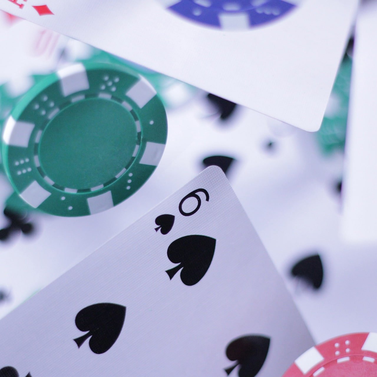 Live Qiu Qiu gameplay table with dealer and player cards on lexus365